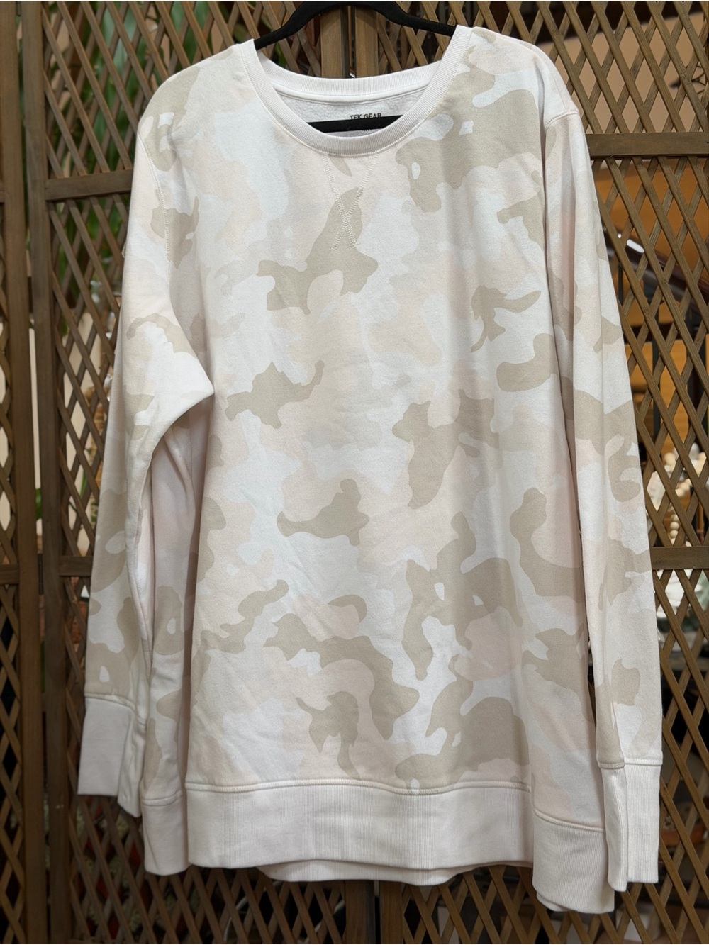 🤎🤍Tek Gear Women’s Crewneck Sweatshirt - Cream and Tan Camo